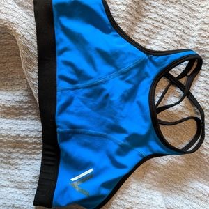 VULL Sport high neck bra size Medium